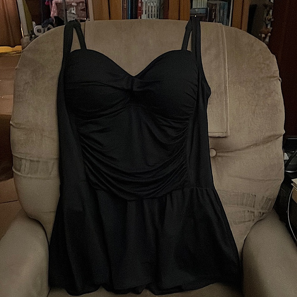 Beautiful 1pc Bathing Suit 18W